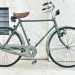 Poi Michele, mostrandoci delle fotografie, ci parla di altre tre biciclette marchiate Bianchi conservate nel suo deposito. C la Scettro del 1939, una bici estremamente rara perch si compone di due tonalit di grigio, allepoca un colore extra serie a pagamento